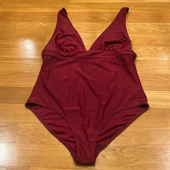 Old navy women’s one piece swimsuit size xlarge. - Picture 1 of 8